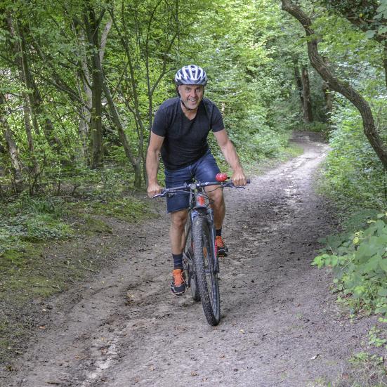 Journalist og forfatter Hans Christian Davidsen cykler langs grænsen